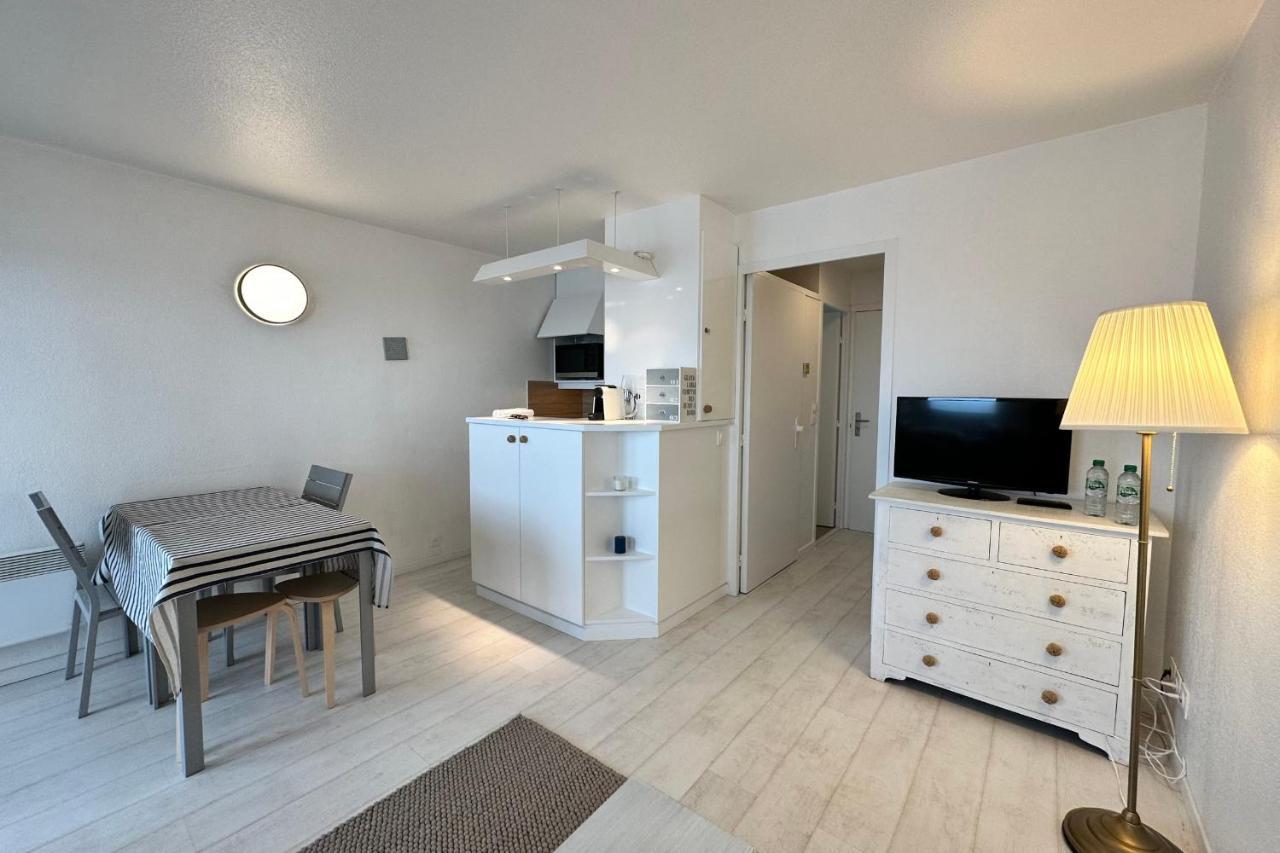Les Tamaris - Studio With Sea View - Трувиль-сюр-Мер Экстерьер фото